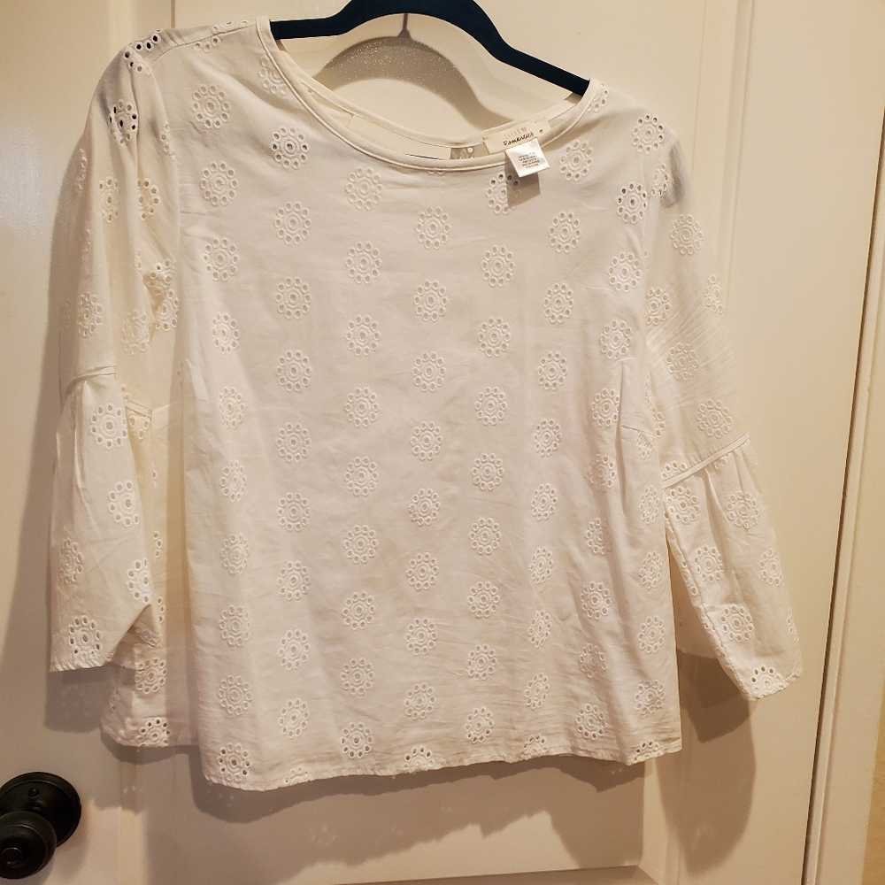 White eyelet women's blouse 100 % cotton.brand new